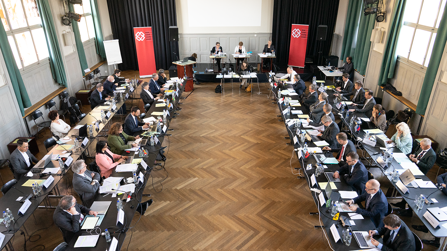 Assemblée plénière dans l'aula du Progr